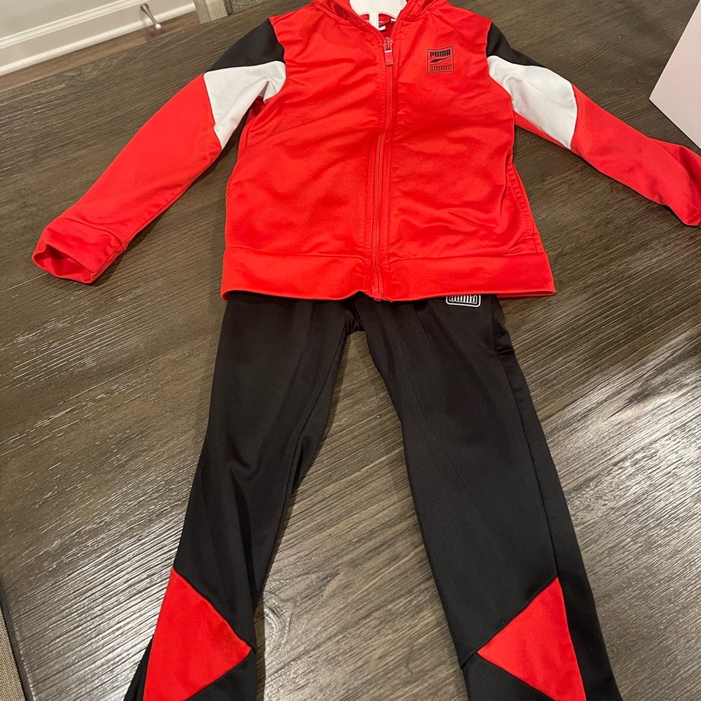 Almost new puma sweat suit size 6